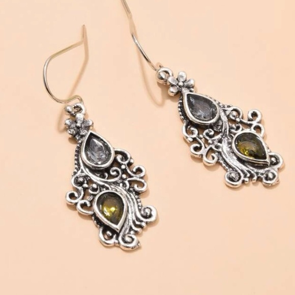 7/$30 PEACOCK 🦚 YELLOW DANGLES - Picture 3 of 6